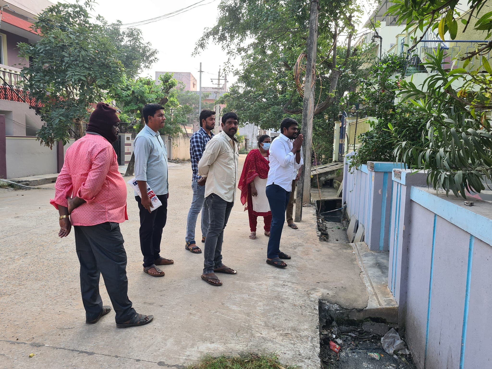 పబ్లిక్ మీటింగ్ - చిత్రం 75