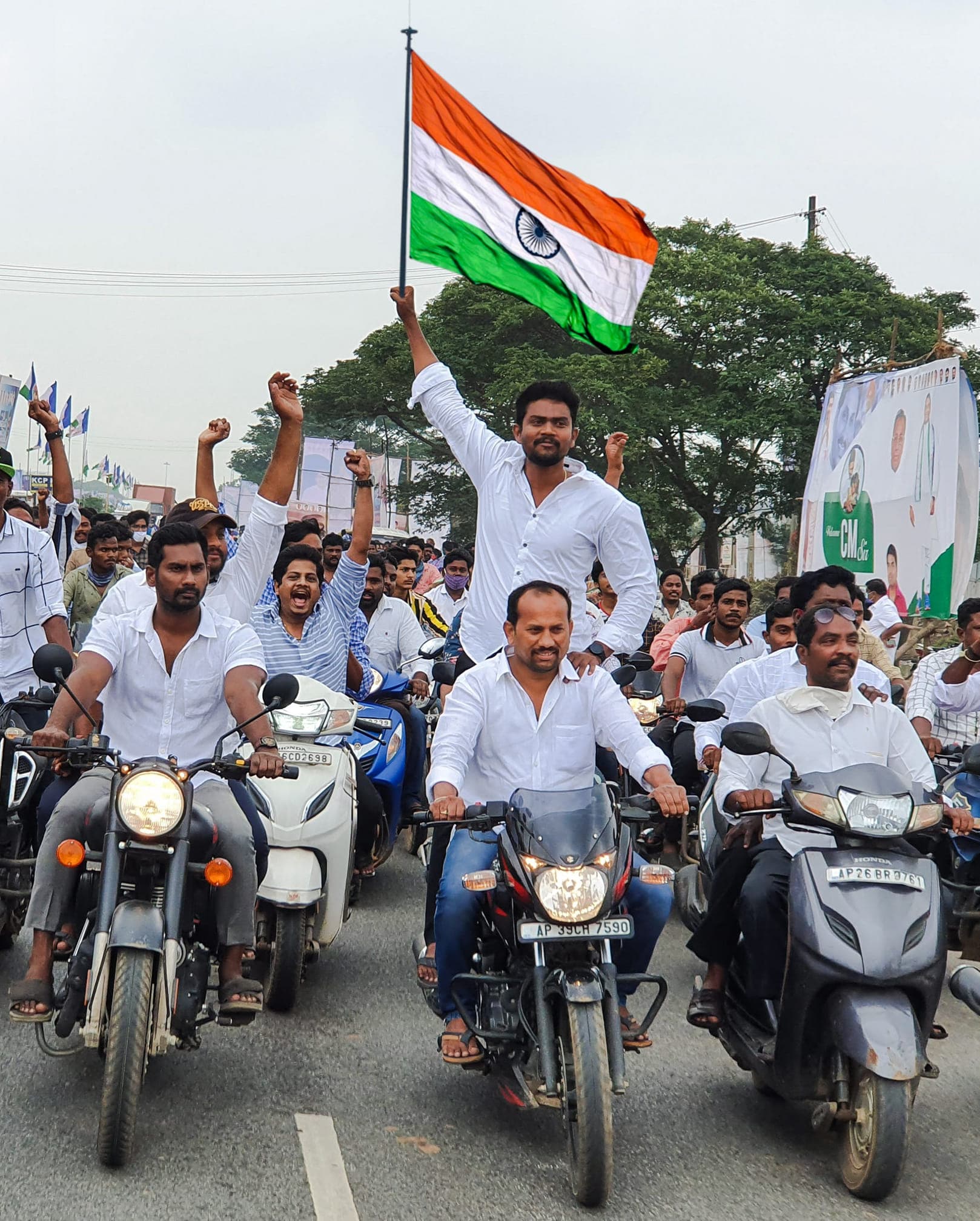 పబ్లిక్ మీటింగ్ - చిత్రం 81