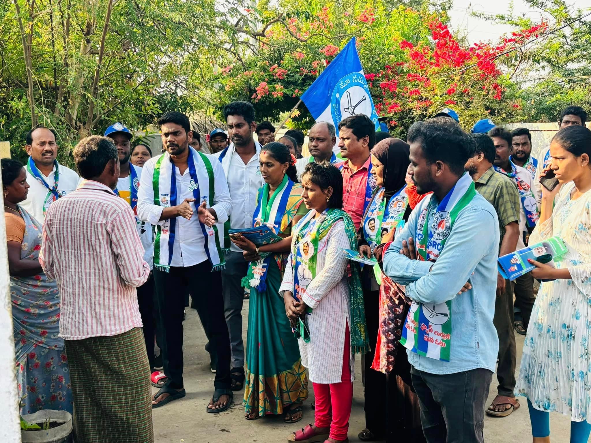 పబ్లిక్ మీటింగ్ - చిత్రం 97