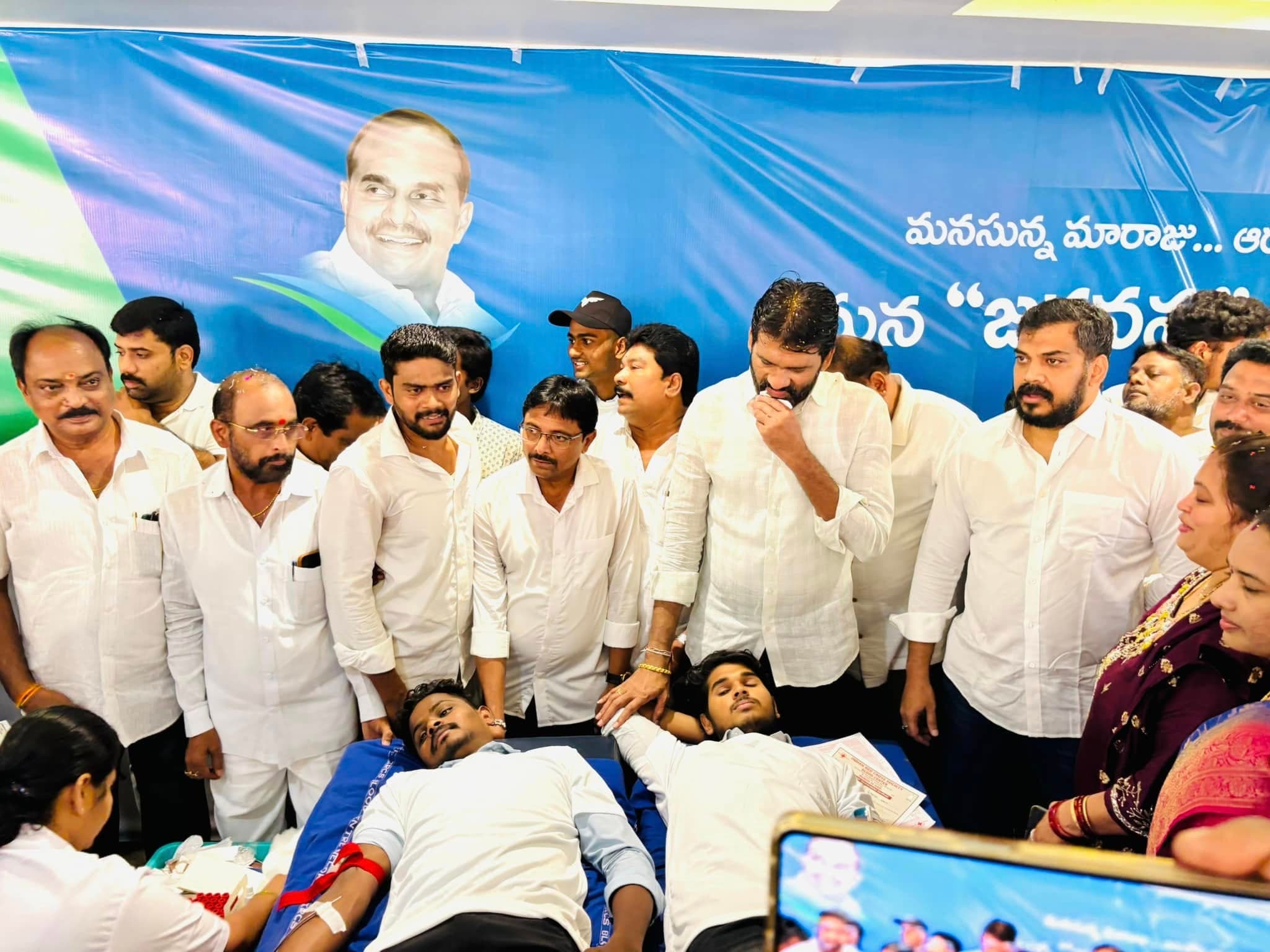 పబ్లిక్ మీటింగ్ - చిత్రం 115