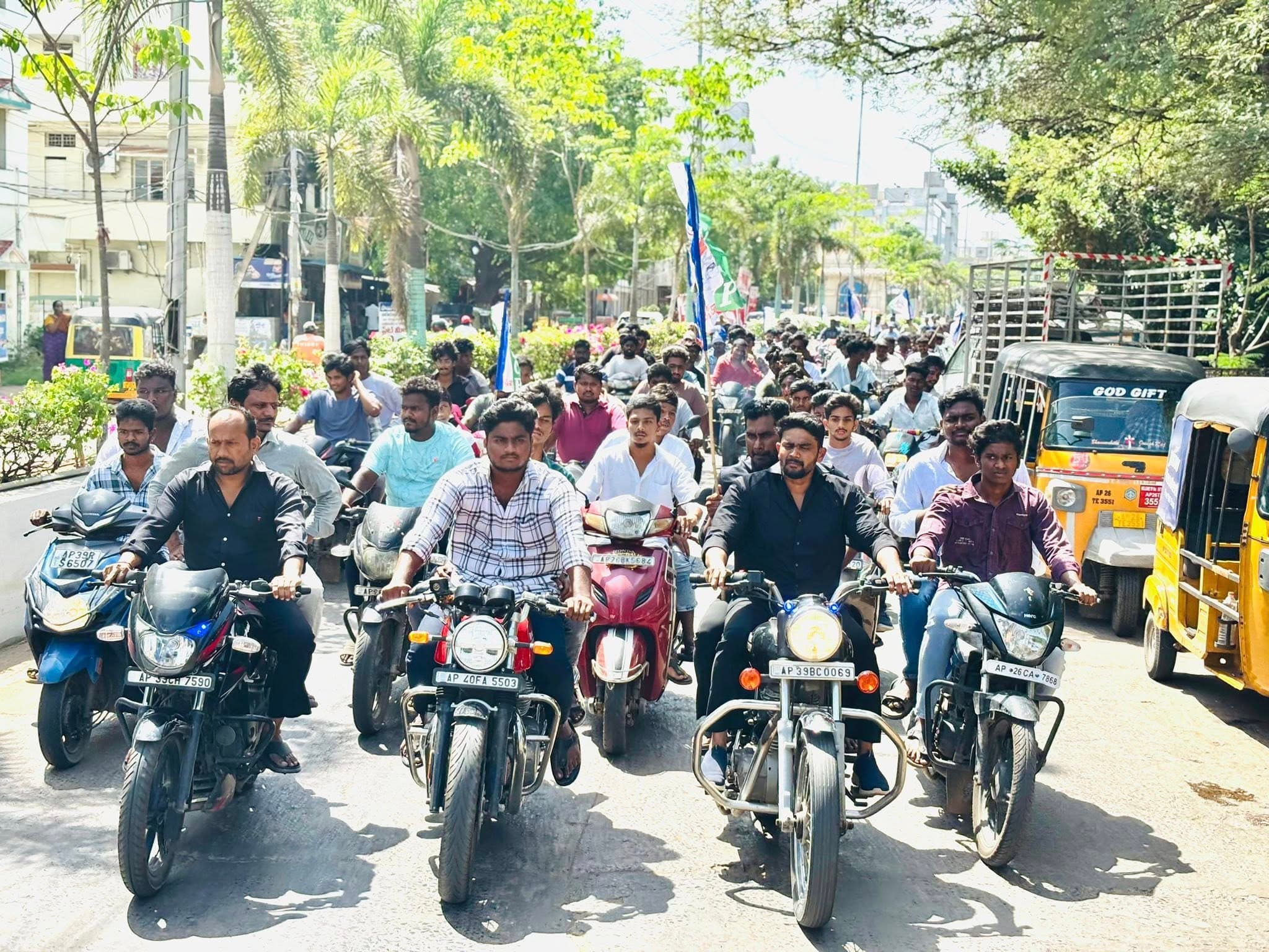 పబ్లిక్ మీటింగ్ - చిత్రం 126