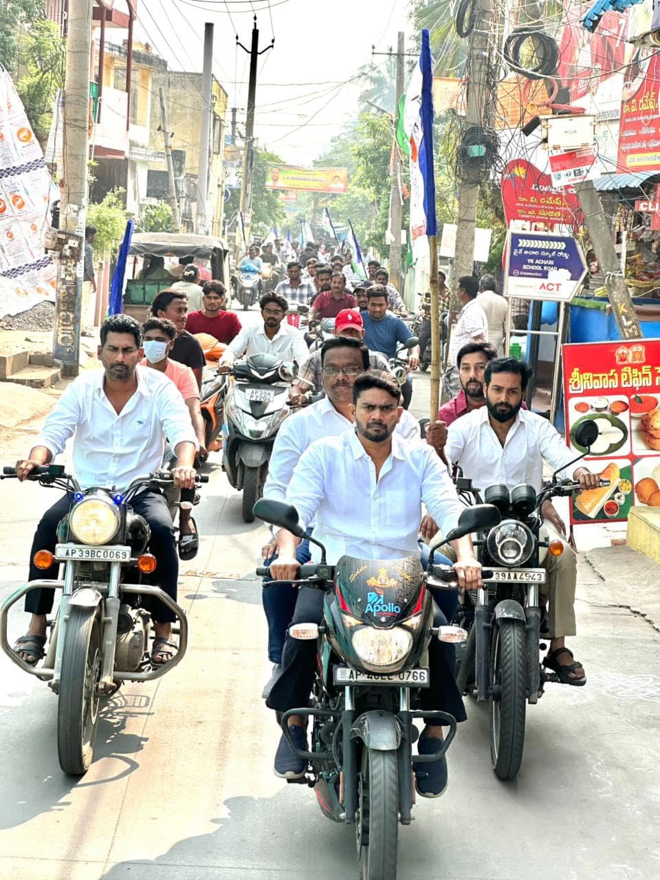 పబ్లిక్ మీటింగ్ - చిత్రం 138