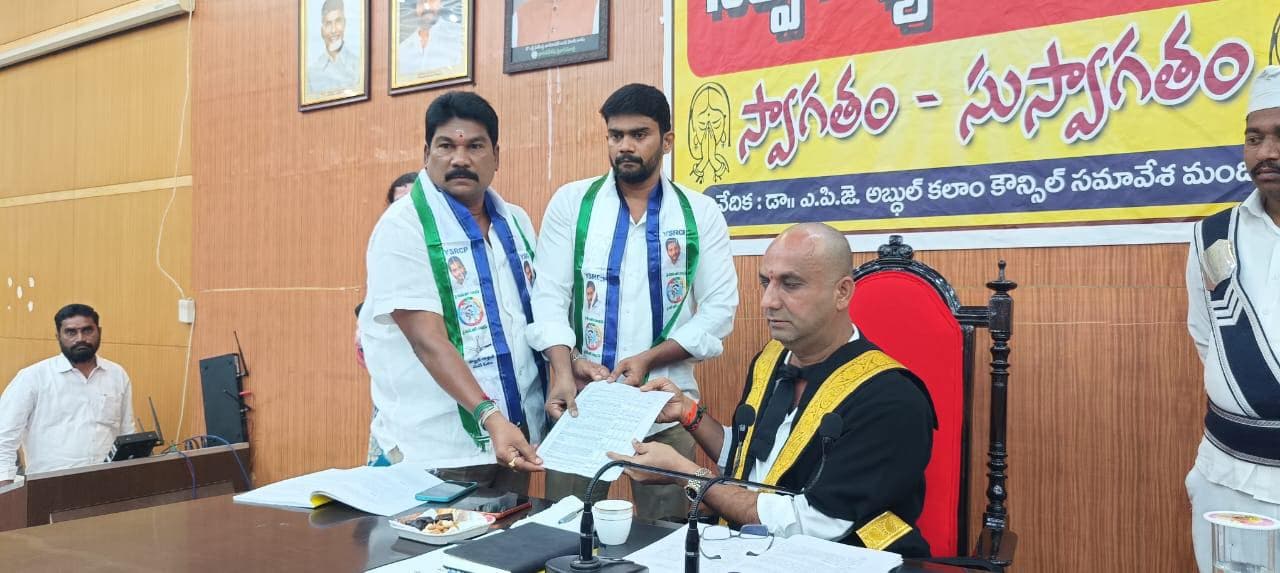 పబ్లిక్ మీటింగ్ - చిత్రం 142