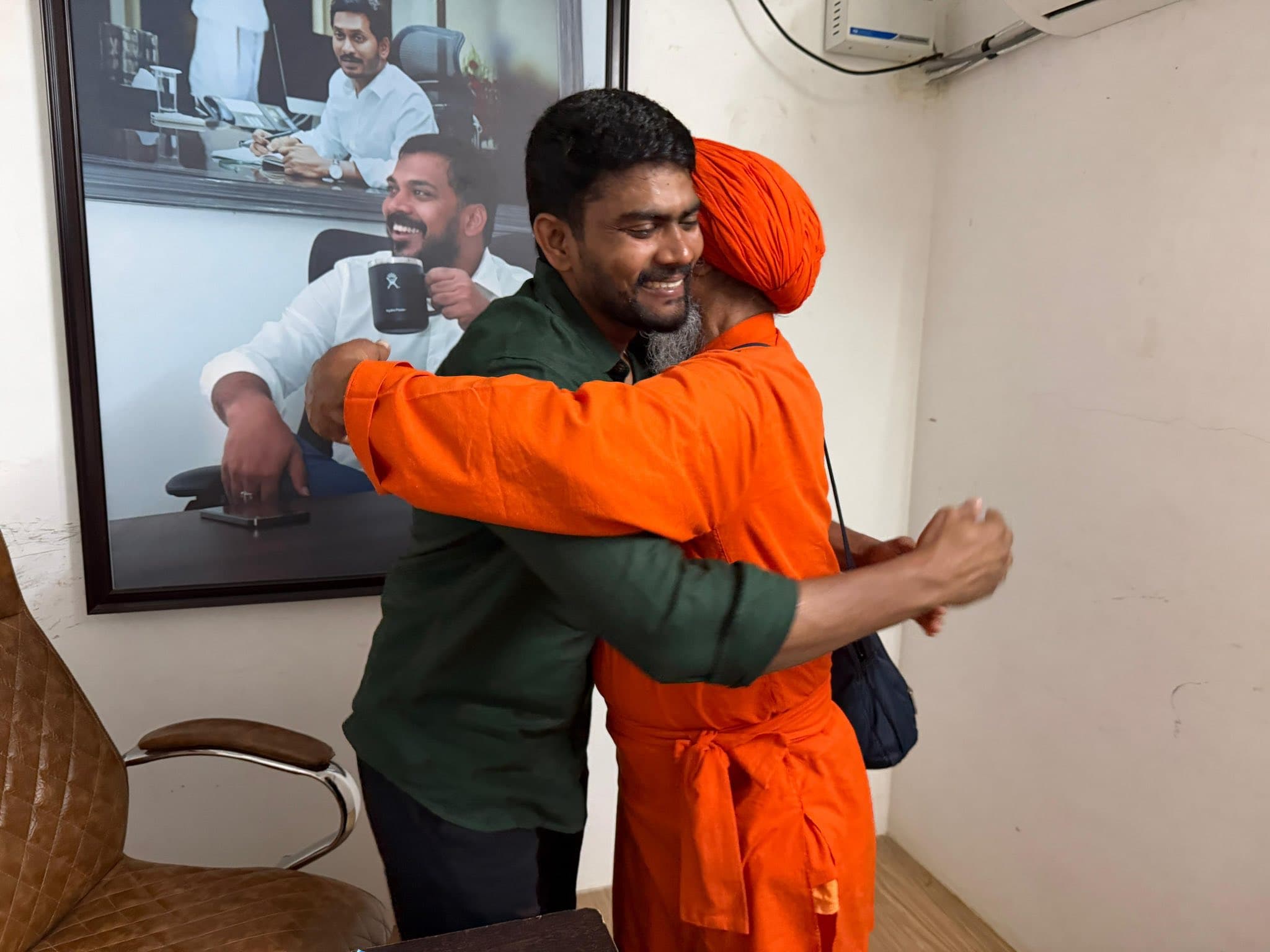 పబ్లిక్ మీటింగ్ - చిత్రం 144