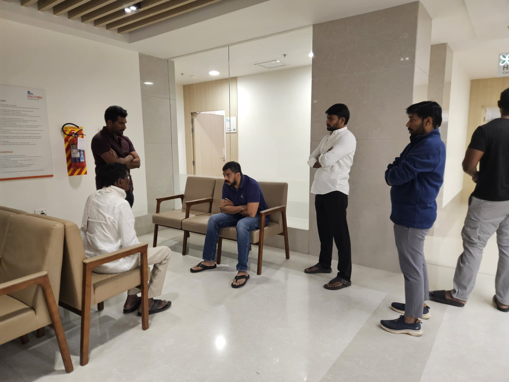 పబ్లిక్ మీటింగ్ - చిత్రం 146